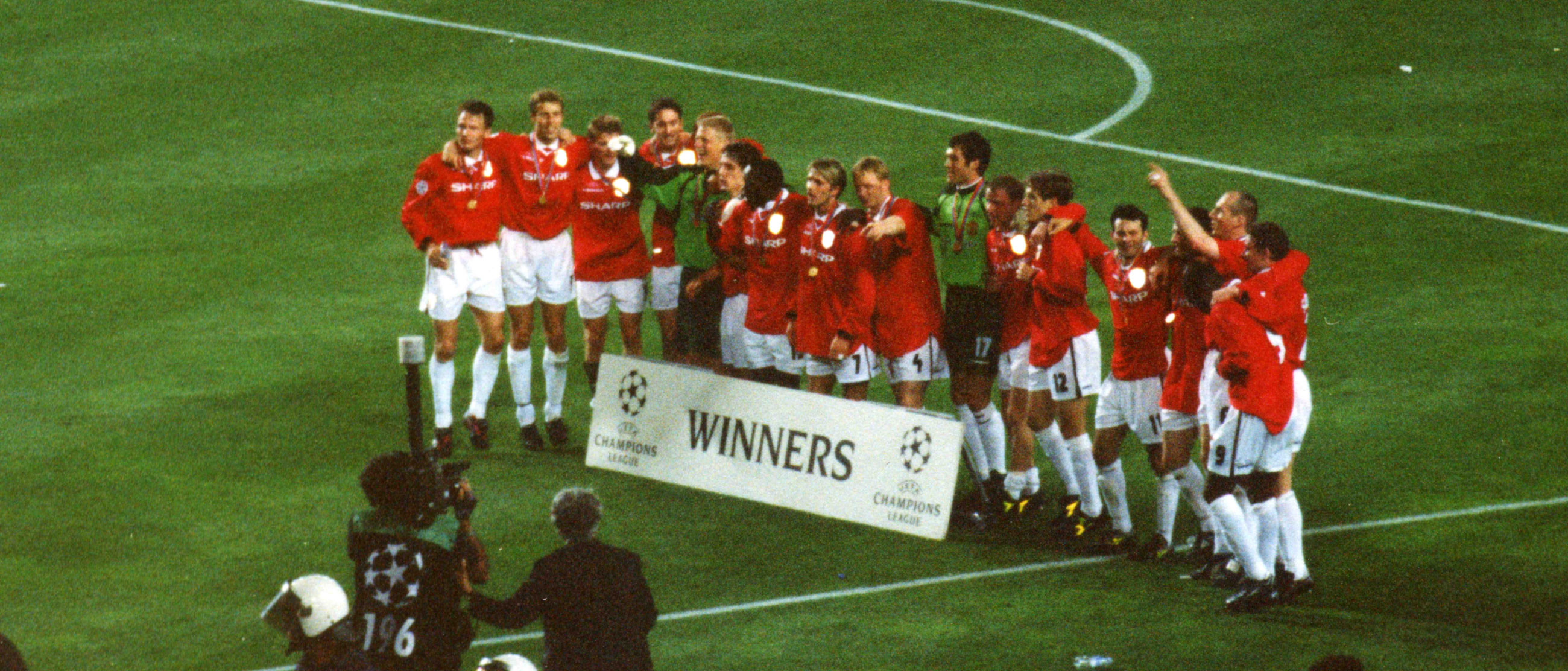 Manchester United gana la Liga de Campeones de la UEFA 1998-1999